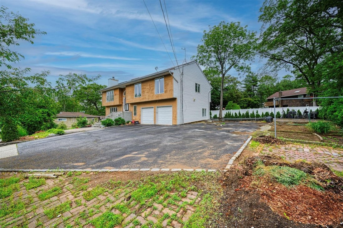 House in Huntington Station, New York, United States 2 - 15766050