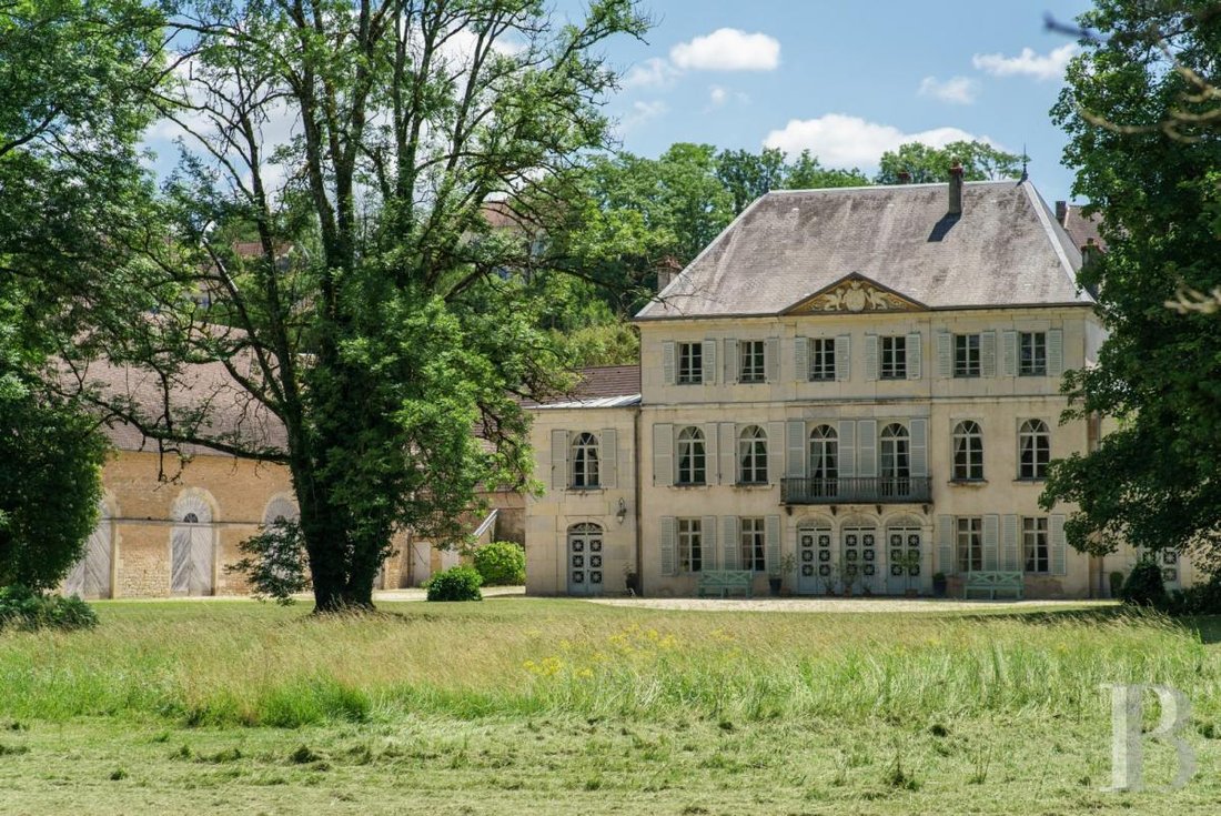 Château des Rêves: An 18th-Century Directoire Masterpiece in Jura’s Golden Light
