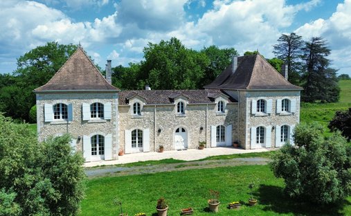 House in Eynesse, Nouvelle-Aquitaine, France 1