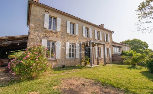 Castle for Sale in Monségur, Nouvelle-Aquitaine, France