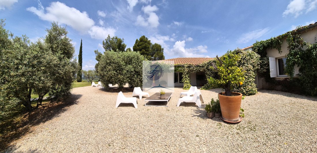 Villa in Saint-Pierre-de-Vassols, Provence-Alpes-Côte d'Azur, France 1 - 15763726