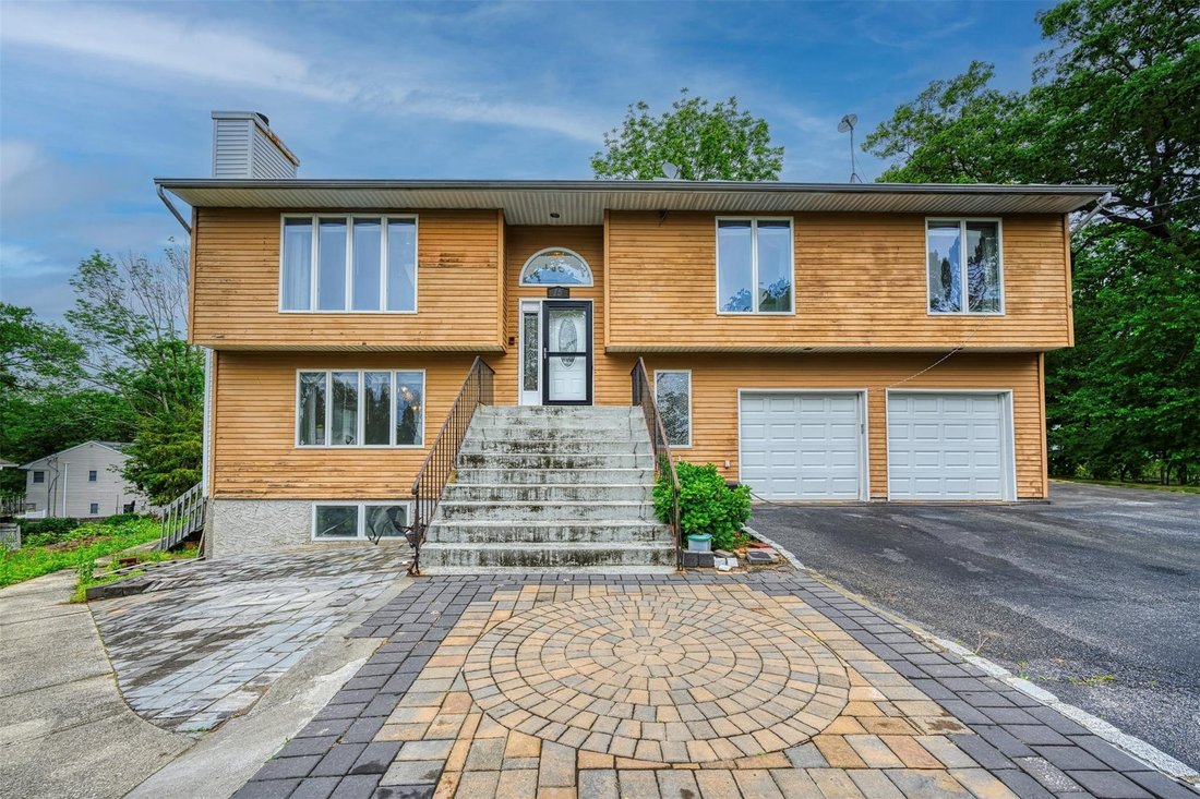 House in Huntington Station, New York, United States 1 - 15766050