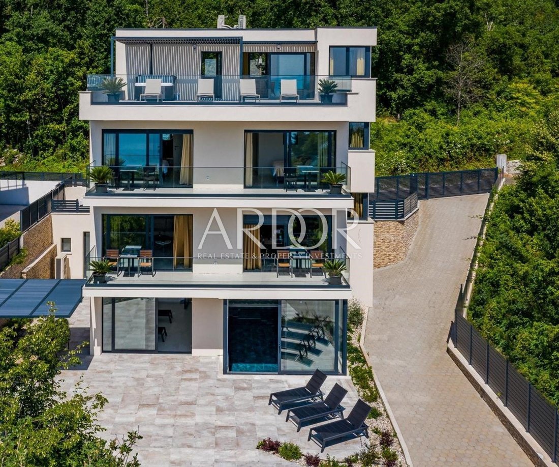 Villa in Opcina Lovran, Primorje-Gorski Kotar County, Croatia 1 - 15767219