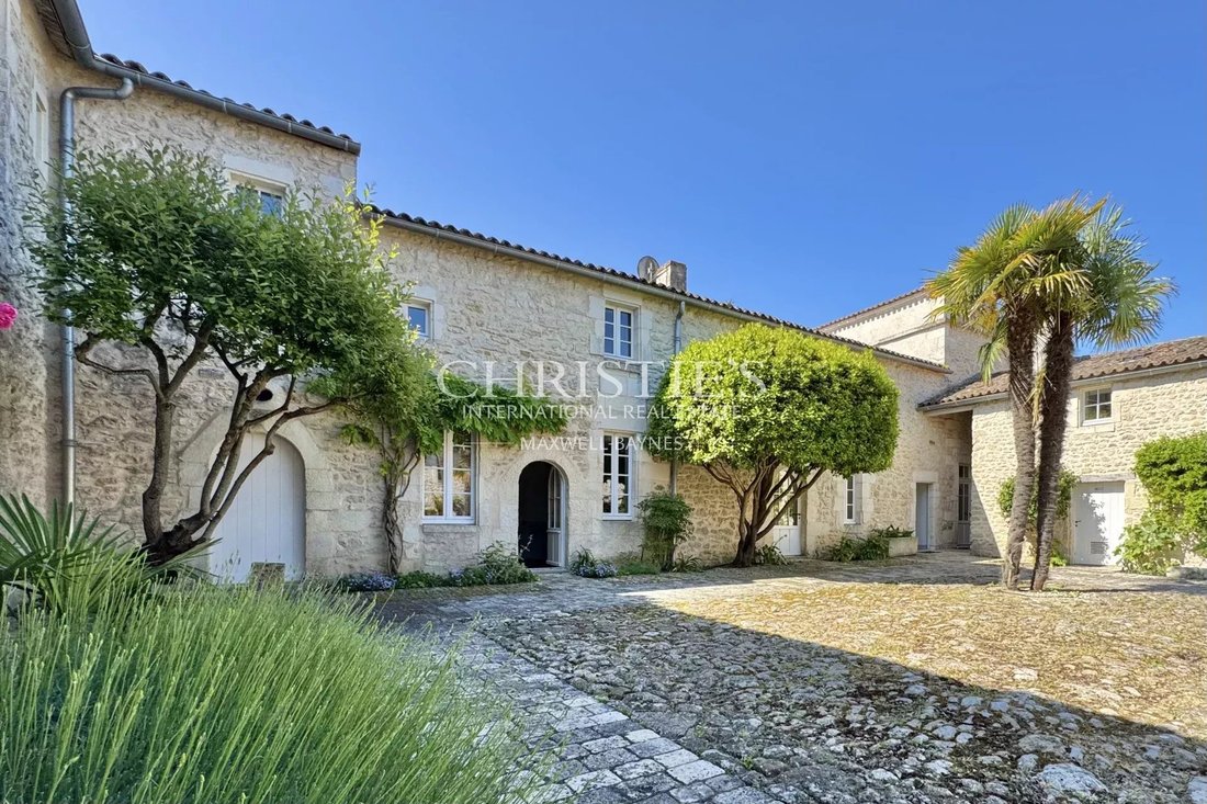 House in Le Genette, La Rochelle, France 2 - 15765337