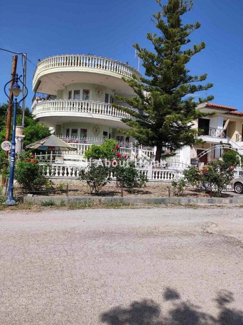 Villa in Pallini Municipal Unit, Macedonia and Thrace, Greece 2 - 15763459