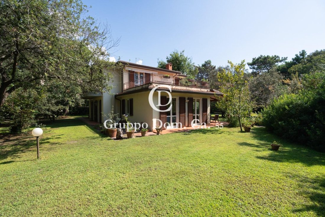 Villa in Poveromo, Massa, Italy 2 - 15765450
