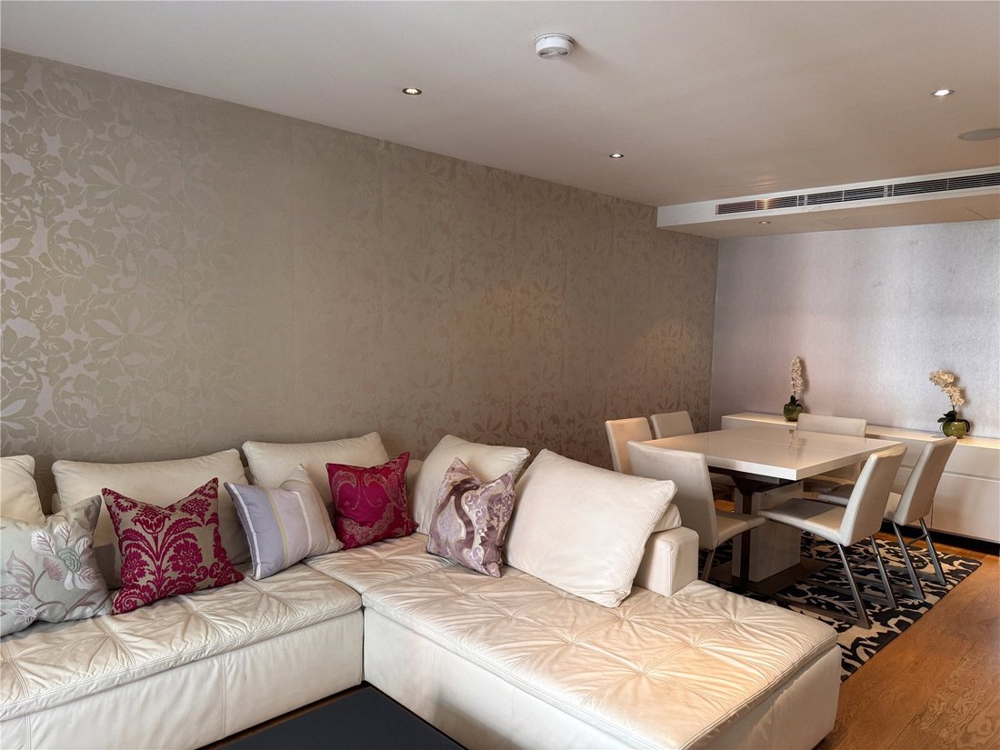 House in Chelsea Harbour, England 2 - 15766236