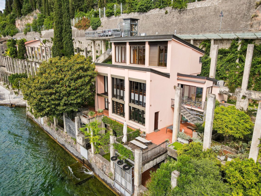 Villa in Center, Toscolano, Lombardy 1 - 15766955