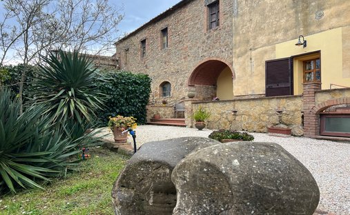 Country House in Pomarance, Tuscany, Italy 1