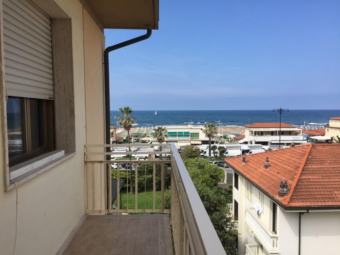 Apartment in Lungomare, Viareggio, Tuscany 1 - 15765457