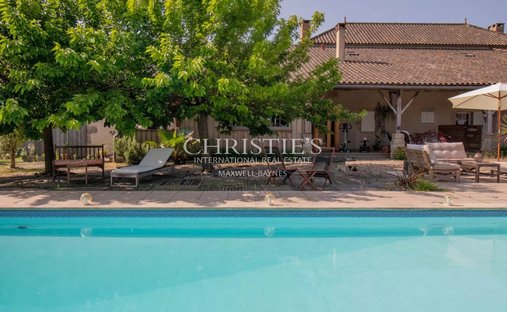 Castle for Sale in Monségur, Nouvelle-Aquitaine, France