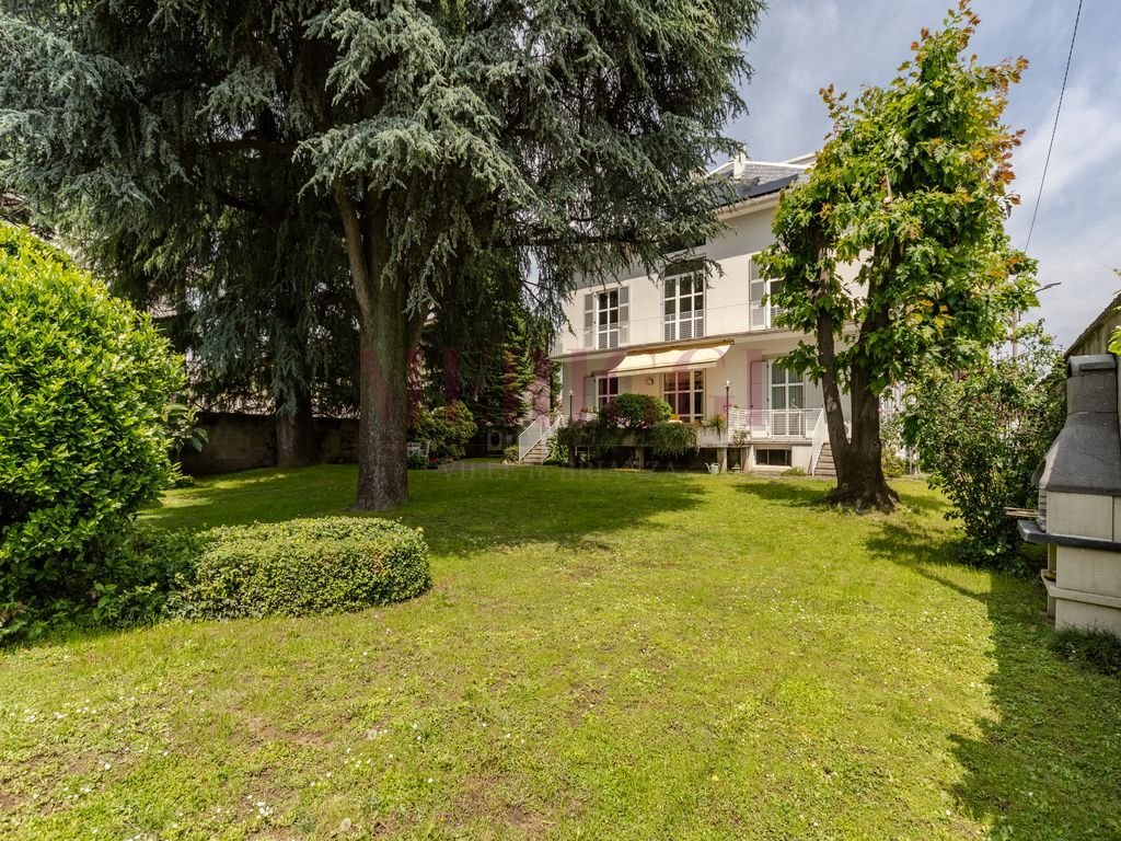 Villa in Center, Cesano Maderno, Lombardy 1 - 15765297