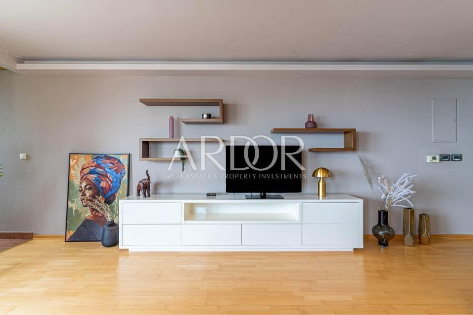 Apartment in Mjesni odbor Zamet, Grad Rijeka, Primorje-Gorski Kotar County 3 - 15767214