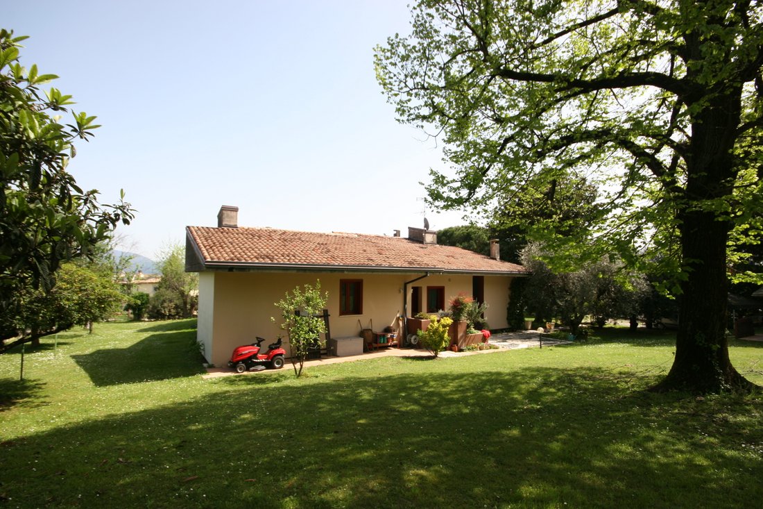 Villa in Manerba del Garda, Lombardy, Italy 2 - 15767130