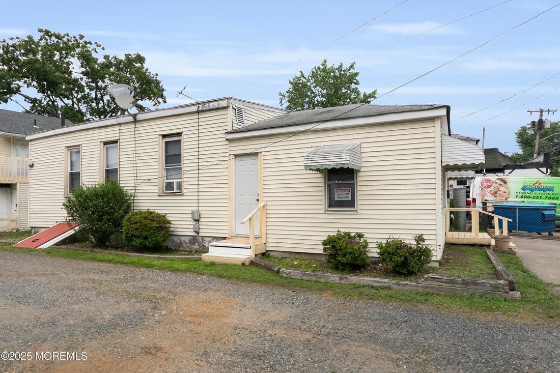 House in North Middletown, New Jersey, United States 2 - 15767437