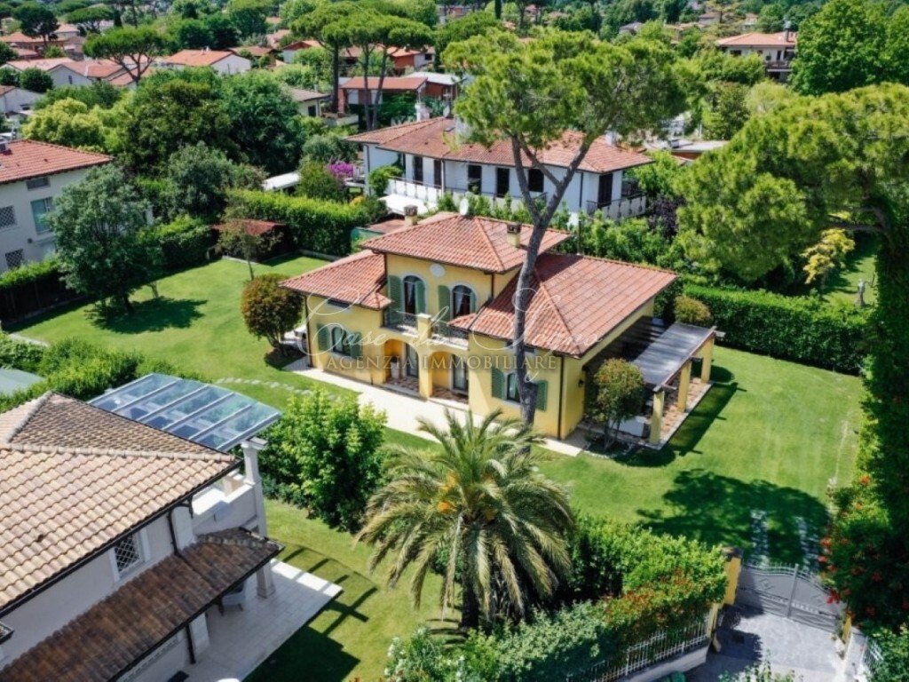 Villa in Center, Forte dei Marmi, Tuscany 3 - 15768285