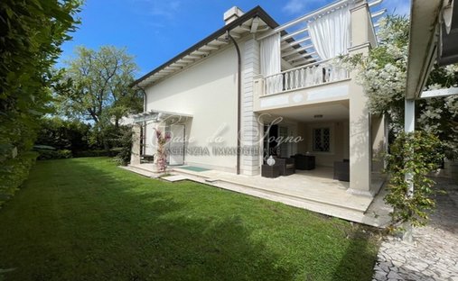 Villa in Center, Forte dei Marmi, Tuscany 1