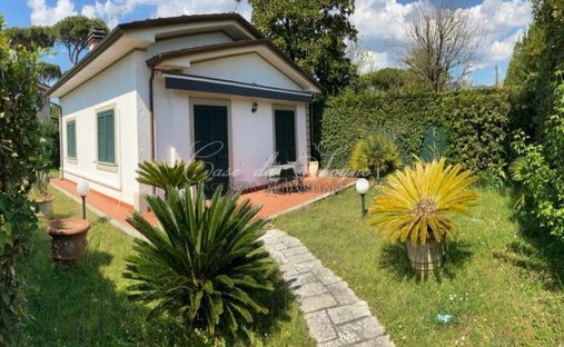 House in Centro, Forte dei Marmi, Tuscany 1