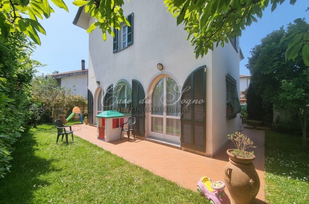 Villa in Center, Massa, Italy 1 - 15768705