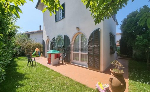 Villa in Center, Massa, Italy 1