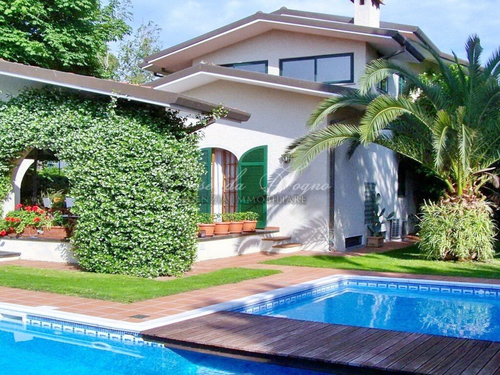Villa in Center, Forte dei Marmi, Tuscany 1 - 15768461
