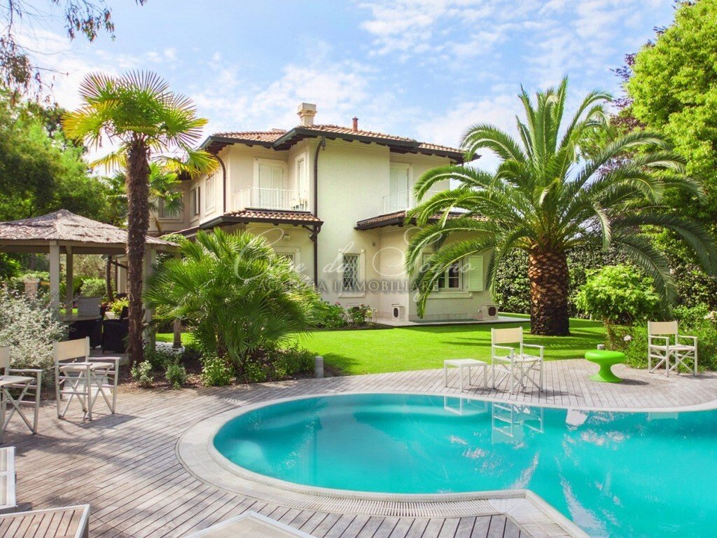 Villa in Center, Forte dei Marmi, Tuscany 2 - 15768634