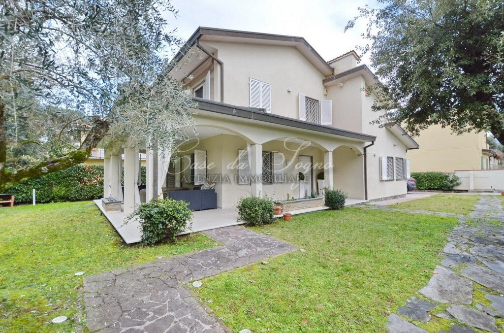 Villa in Center, Massa, Italy 1 - 15768746