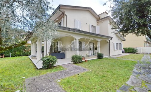 Villa in Center, Massa, Italy 1