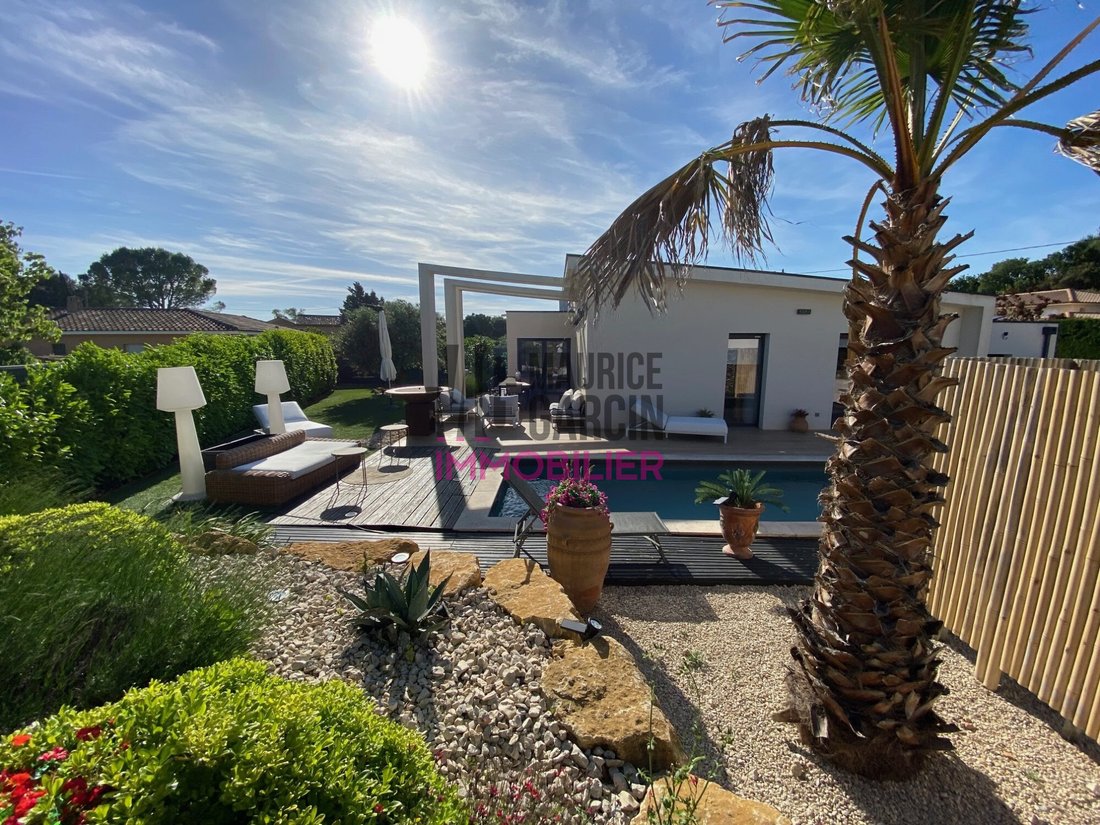 Villa in Mazan, Provence-Alpes-Côte d'Azur, France 1 - 15768012