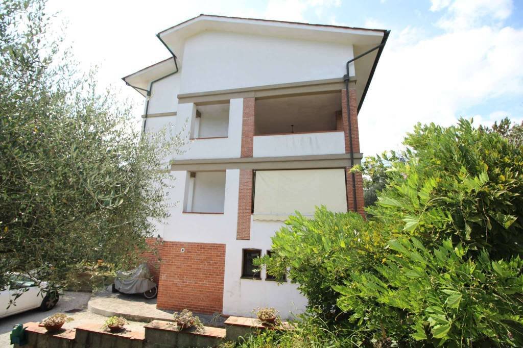 Villa in Center, Capannori, Tuscany 4 - 15768385