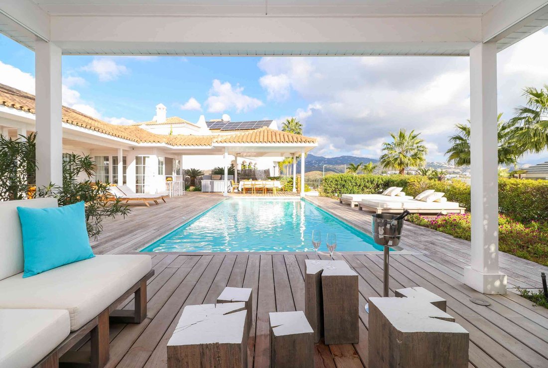 Villa in El Paraíso, Benahavis, Spain 1 - 15768409