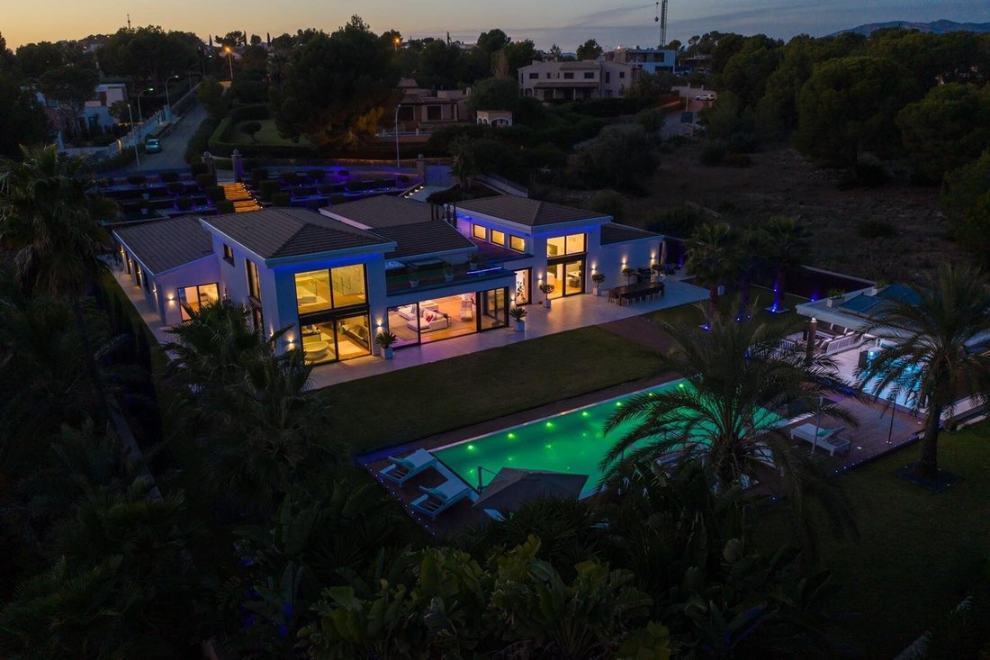 Villa in Rotes Velles, Calvia, Balearic Islands 1 - 15768202