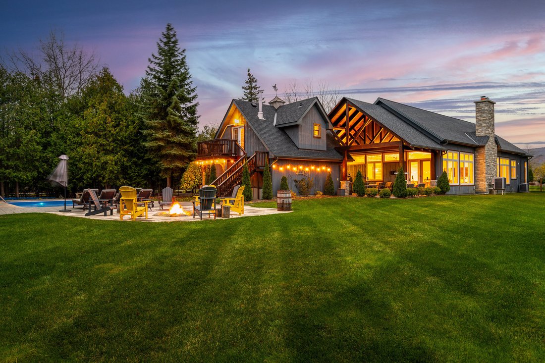 Chalet in Collingwood, Ontario, Canada 2 - 15782158