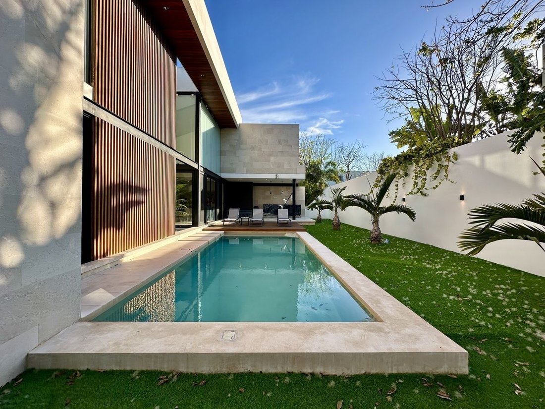 House in Yucatán Country Club, Yucatan, Mexico 1 - 15772111
