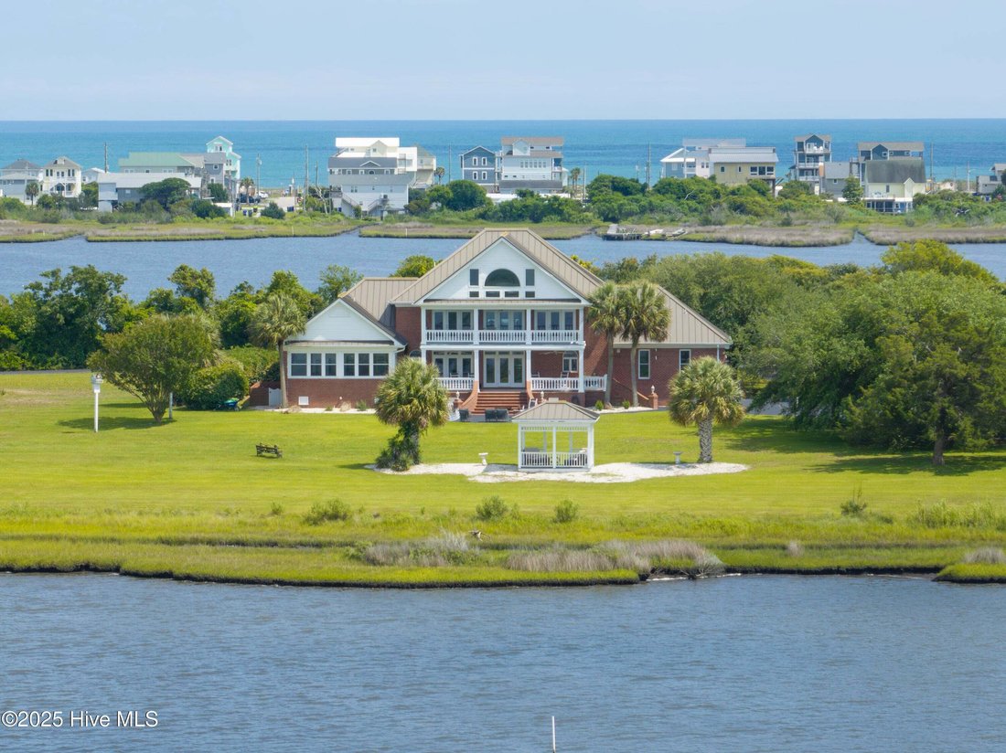 House in North Topsail Beach, North Carolina, United States 1 - 15771313