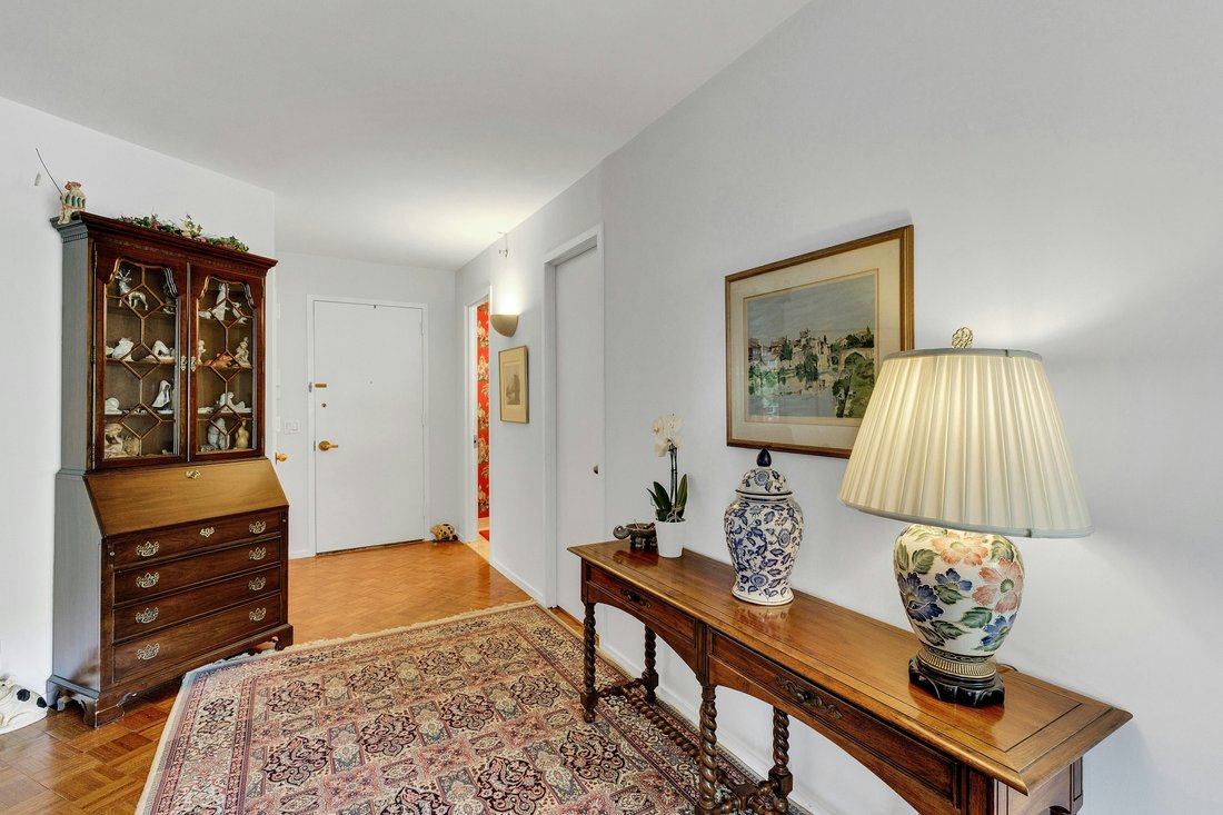 Condo in Garden City, New York, United States 3 - 15769967