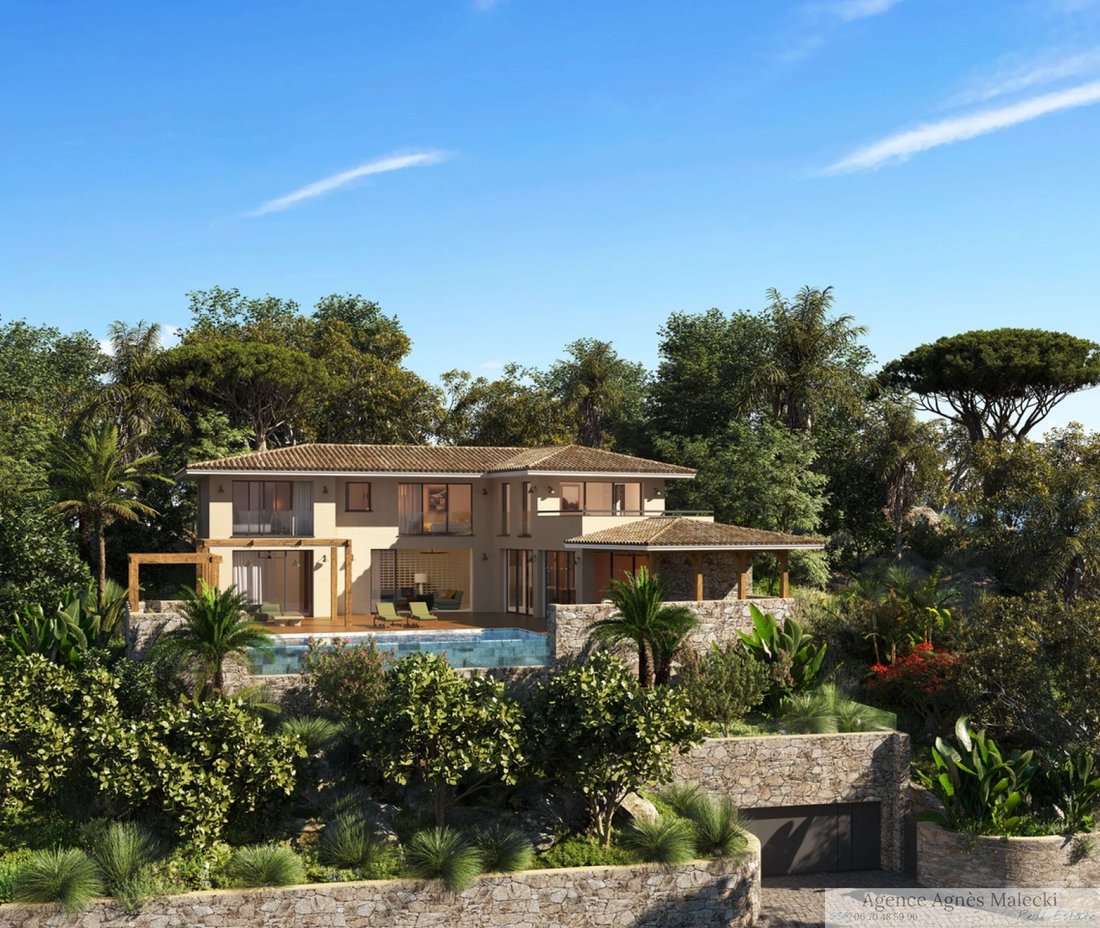 Estate in Rayol-Canadel-sur-Mer, Provence-Alpes-Côte d'Azur, France 1 - 15771528