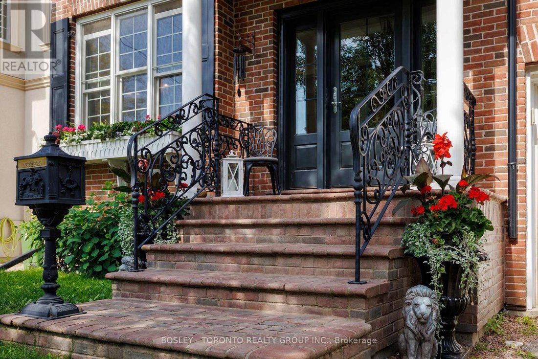 House in Toronto, Ontario, Canada 2 - 15772359