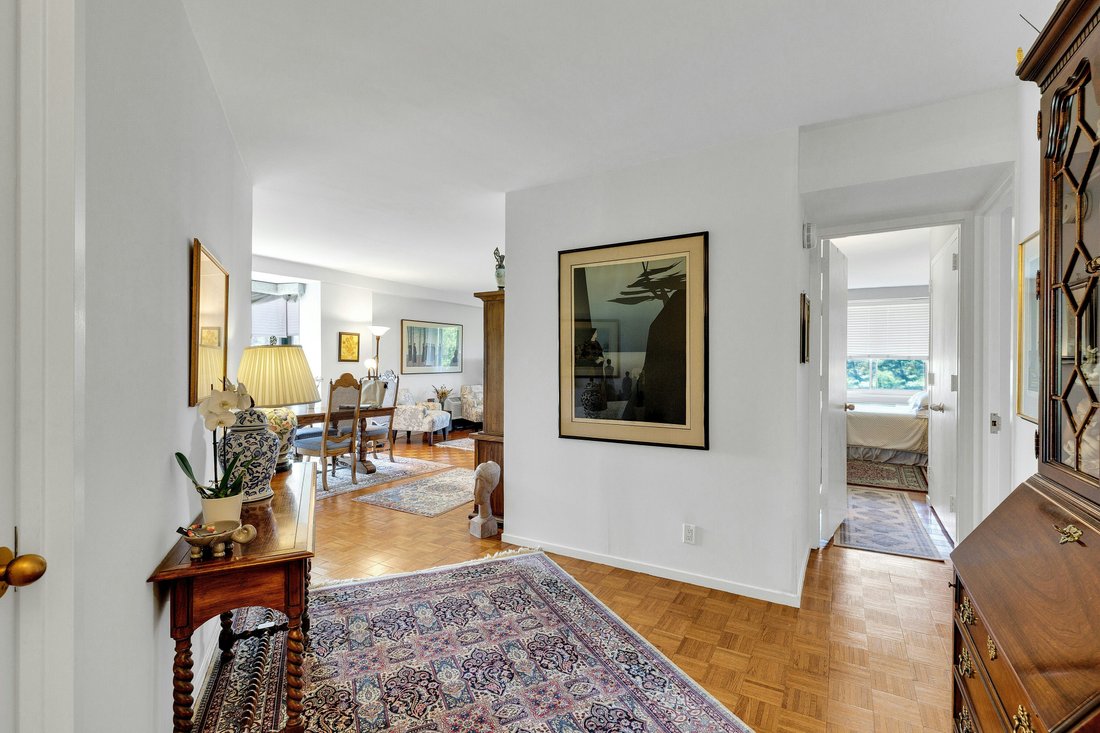 Condo in Garden City, New York, United States 4 - 15769967