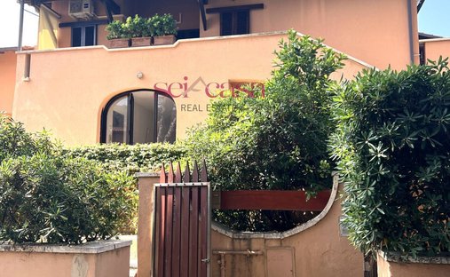 House in Castle of Castiglione, Castiglione della Pescaia, Tuscany 1