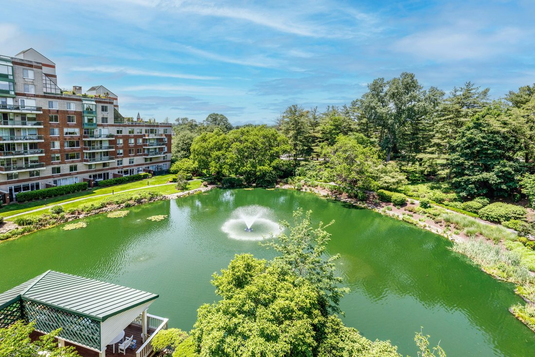Condo in Garden City, New York, United States 2 - 15769967
