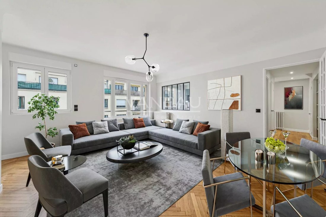 Apartment in Gros Caillou, Paris 7e Arrondissement, Paris 1 - 15689022