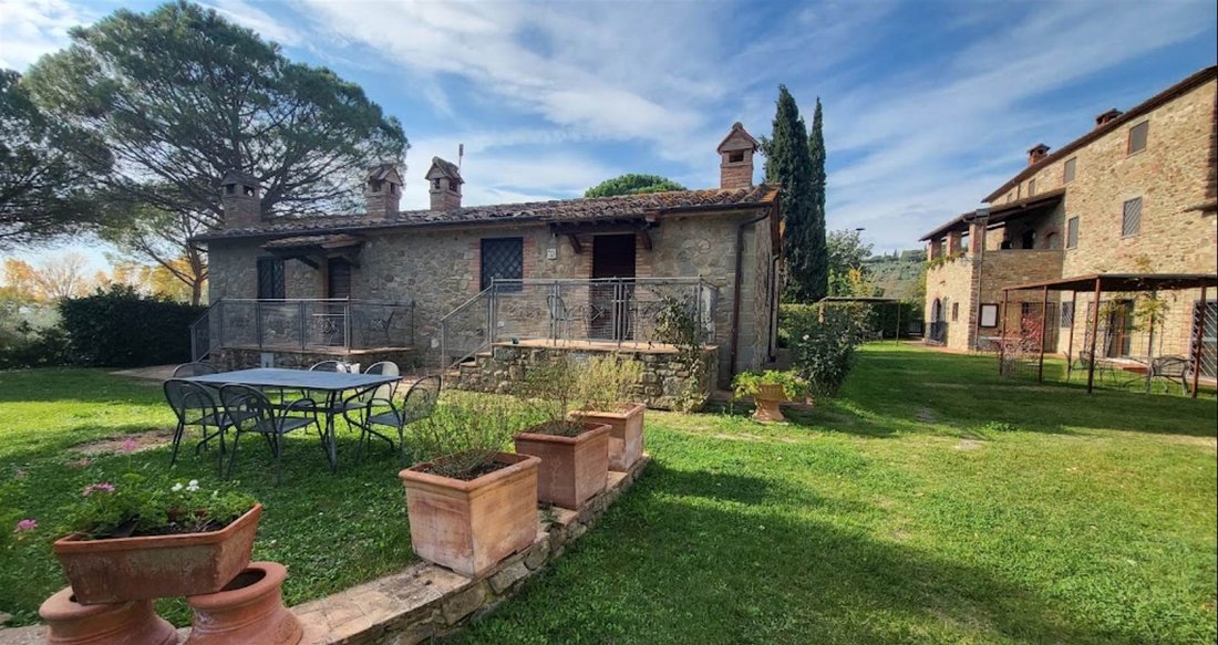 Farm Ranch in Tuoro sul Trasimeno, Umbria, Italy 4 - 15771412