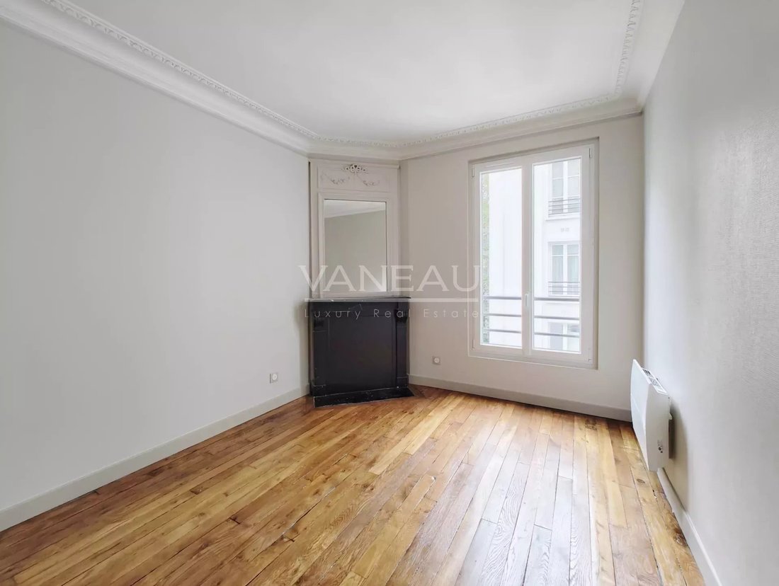 Apartment in Jean Moulin-Porte d'Orléans, Paris 14e Arrondissement, Paris 5 - 15689025