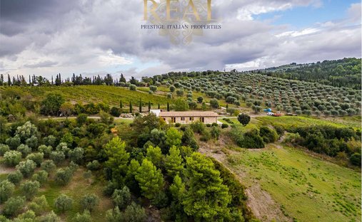 Villa in Castiglione d'Orcia, Tuscany, Italy 1