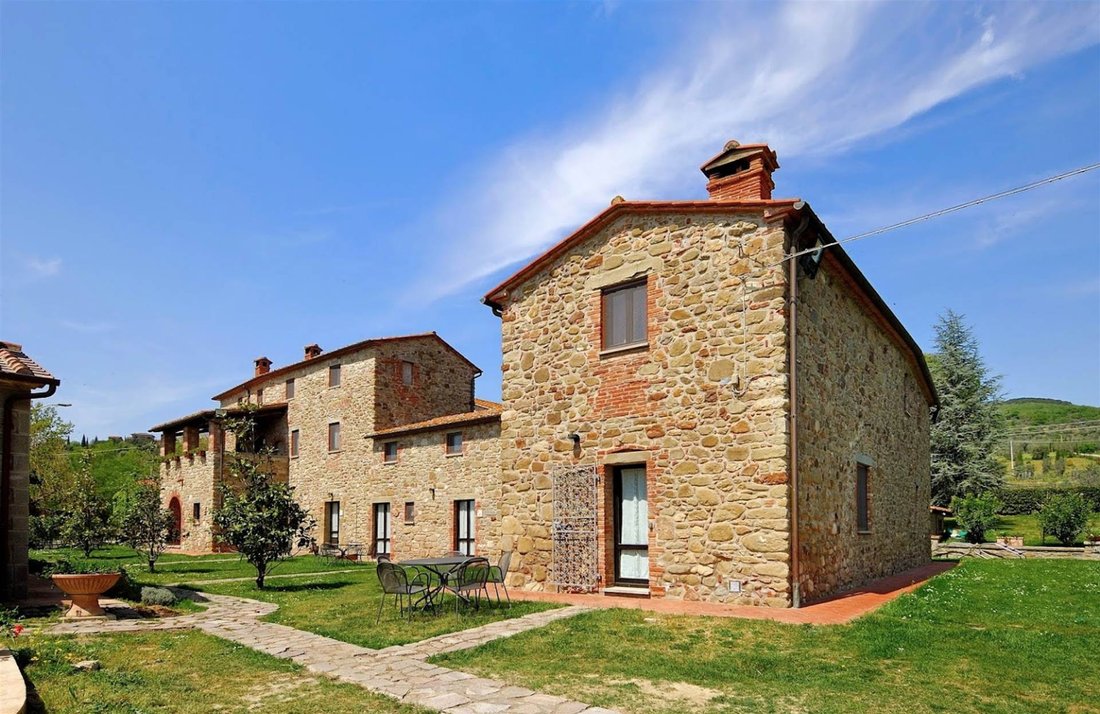 Farm Ranch in Tuoro sul Trasimeno, Umbria, Italy 2 - 15771412
