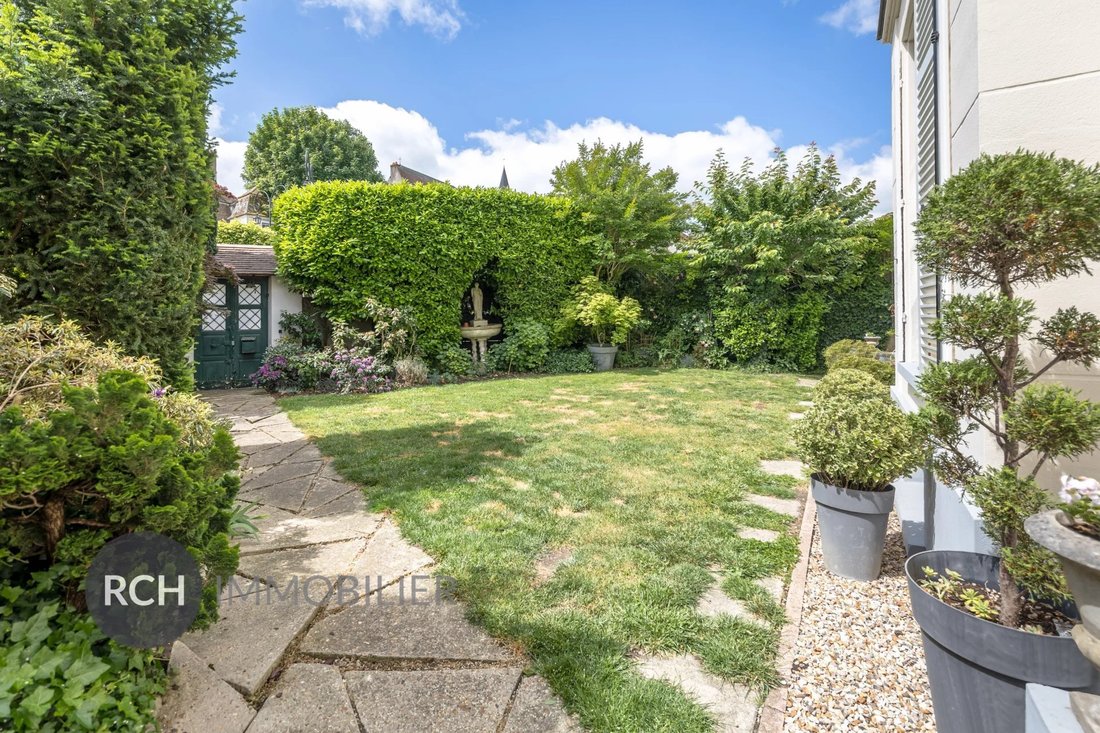 House in Montfort-l'Amaury, Ile-de-France, France 3 - 15770264