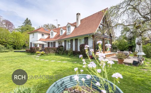 House in Mareil-sur-Mauldre, Ile-de-France, France 1