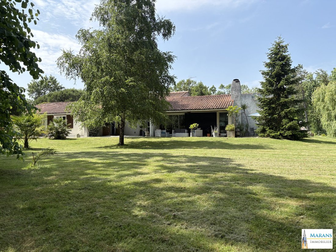 House in Marans, Nouvelle-Aquitaine, France 2 - 12983791