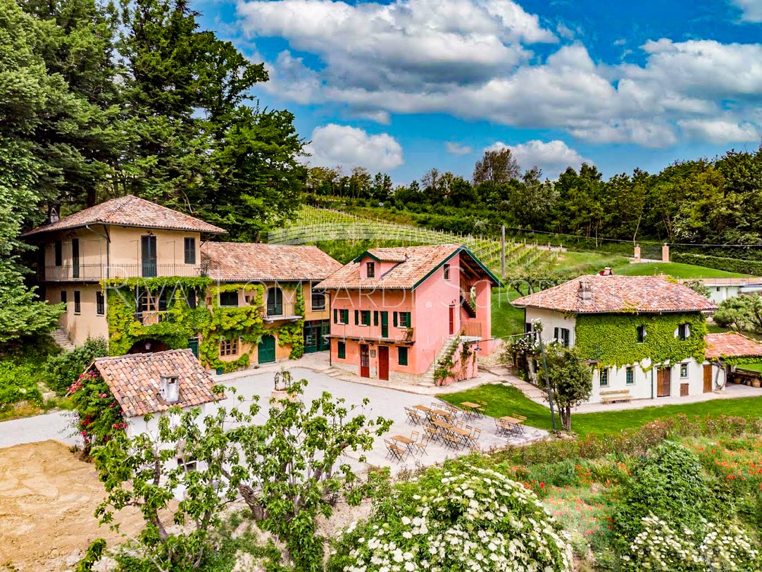 Estate in Cassinasco, Piedmont, Italy 1 - 15774044